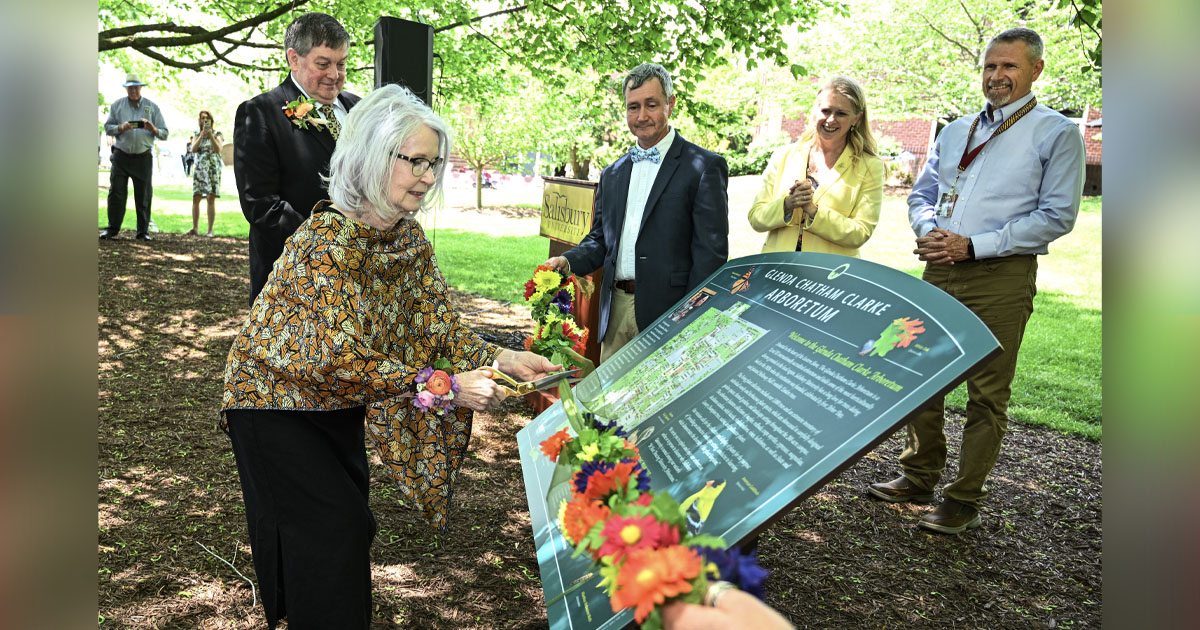 Glenda Chatham Clarke Arboretum ribbon cutting